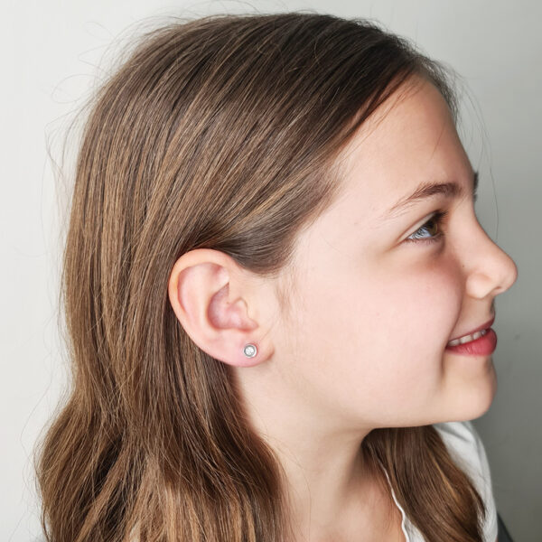 Átlátszó pont ezüst színű fülbevaló