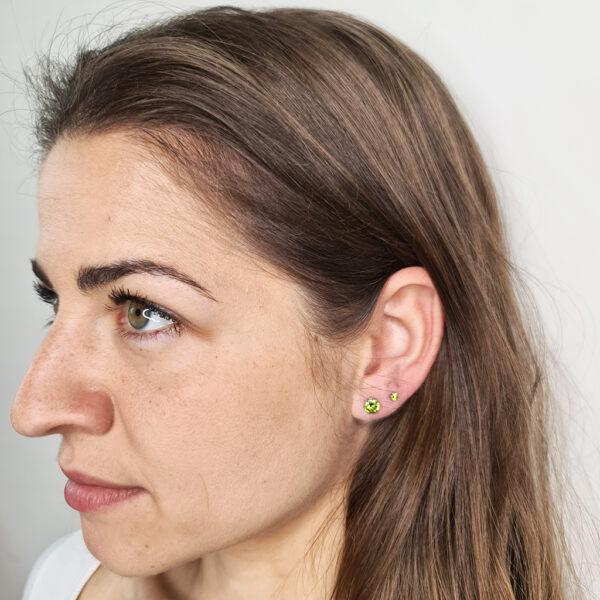 6 mm zöld kristály ezüst színű fülbevaló